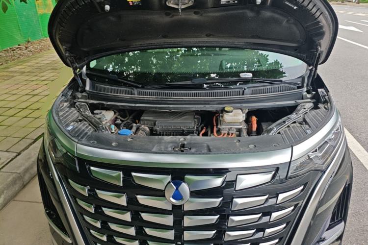 Used Denza D9 2024 DM-i 980 Four-Wheel Drive Flagship Model Engine Bay
