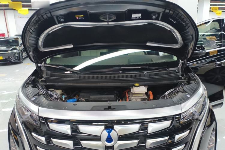 Used Denza D9 2024 DM-i 980 Four-Wheel Drive Prestige Model Engine Bay