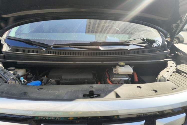 Used Denza D9 2024 DM-i 980 Four-Wheel Drive Prestige Model Engine Bay