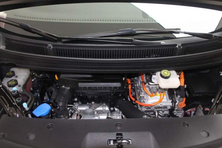 Used Denza D9 2024 DM-i 980 Four-Wheel Drive Prestige Model Engine Bay