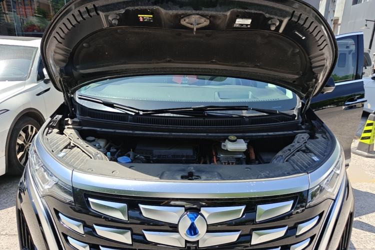 Used Denza D9 2024 DM-i 980 Four-Wheel Drive Prestige Model Engine Bay