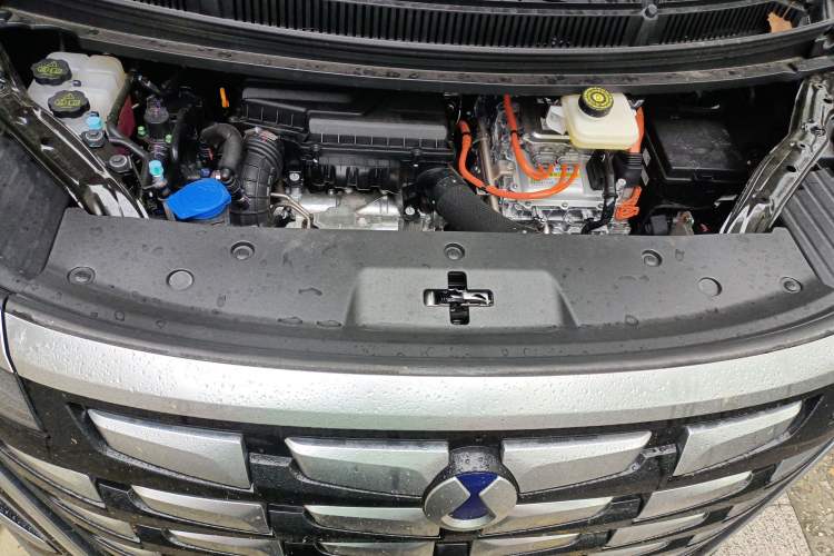 Used Denza D9 2024 DM-i 980 Four-Wheel Drive Prestige Model Engine Bay
