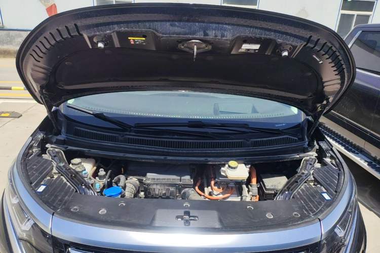 Used Denza D9 2024 DM-i 980 Four-Wheel Drive Flagship Model Engine Bay