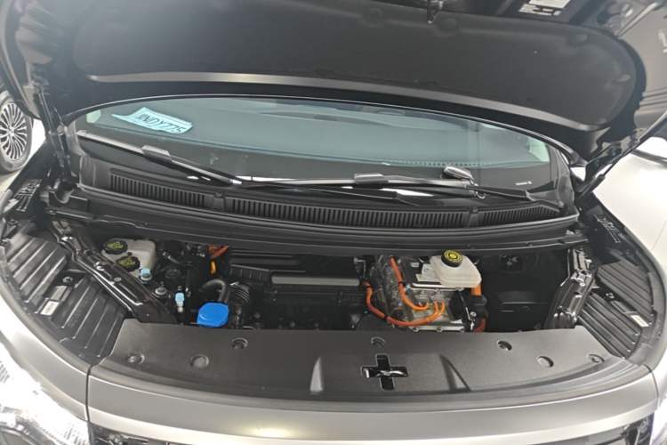 Used Denza D9 2024 DM-i 980 Four-Wheel Drive Prestige Model Engine Bay