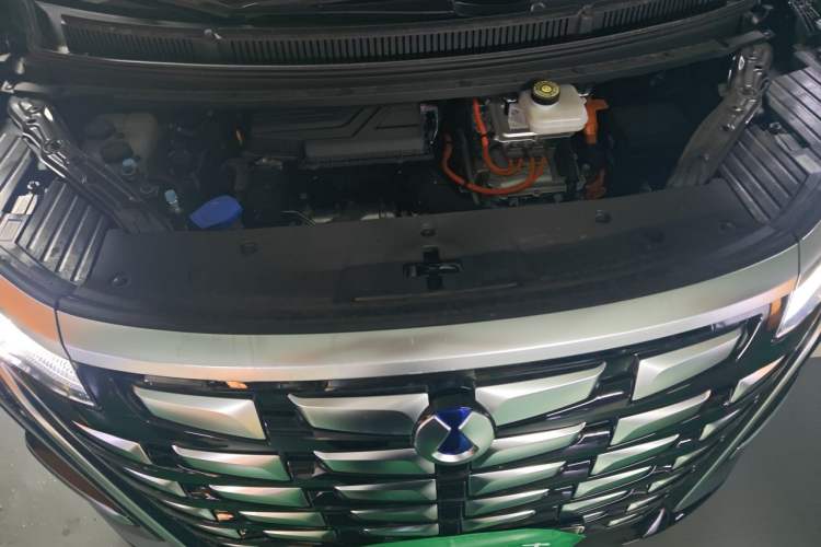Used Denza D9 2024 DM-i 1050 Luxury Model Engine Bay