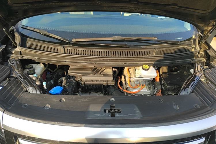 Used Denza D9 2024 DM-i 1050 Luxury Model Engine Bay