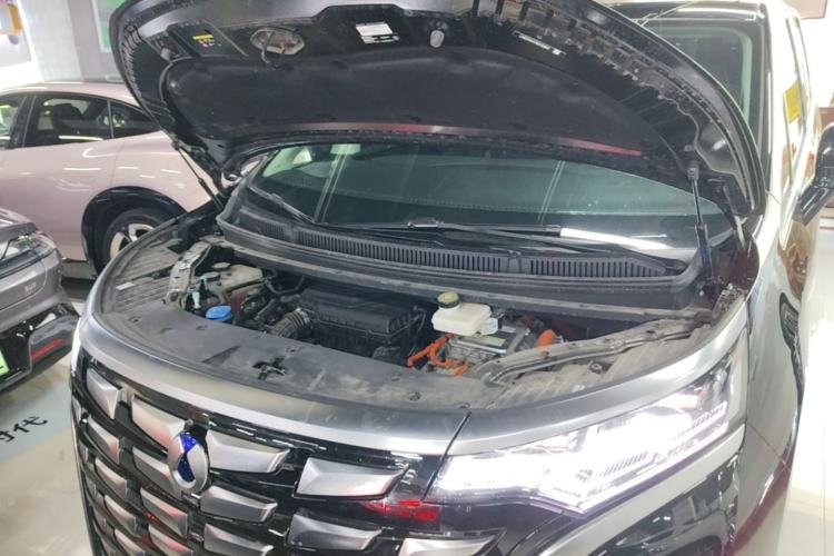 Used Denza D9 2024 DM-i 1050 Luxury Model Engine Bay