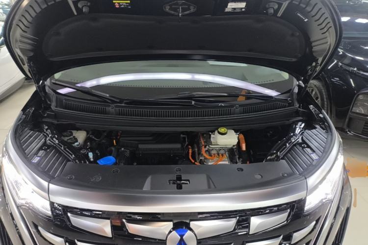 Used Denza D9 2024 DM-i 980 Four-Wheel Drive Prestige Model Engine Bay