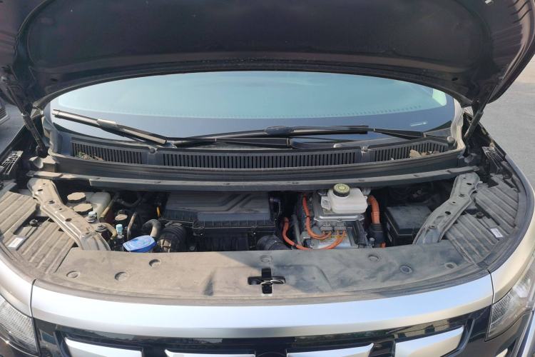 Used Denza D9 2024 DM-i 1050 Luxury Model Engine Bay