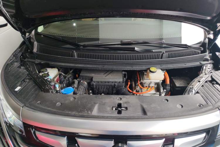Used Denza D9 2024 DM-i 980 Four-Wheel Drive Prestige Model Engine Bay