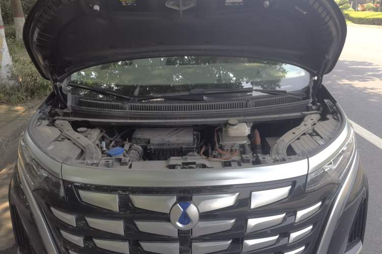 Used Denza D9 2024 DM-i 980 Four-Wheel Drive Prestige Model Engine Bay