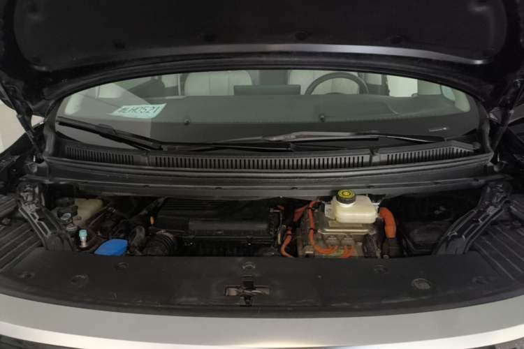 Used Denza D9 2024 DM-i 980 Four-Wheel Drive Prestige Model Engine Bay
