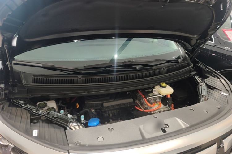 Used Denza D9 2024 DM-i 980 Four-Wheel Drive Prestige Model Engine Bay