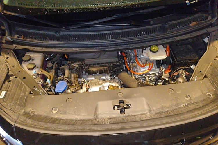 Used Denza D9 2024 DM-i 980 Four-Wheel Drive Prestige Model Engine Bay