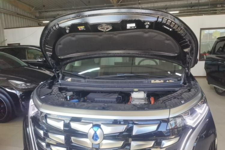 Used Denza D9 2024 DM-i 980 Four-Wheel Drive Prestige Model Engine Bay