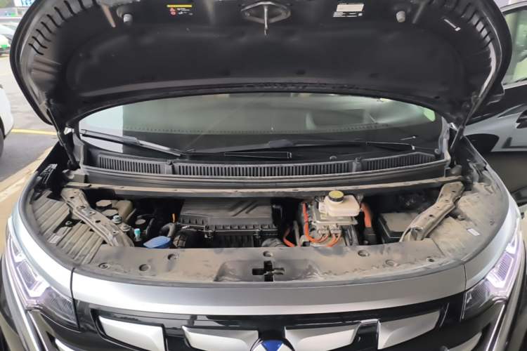 Used Denza D9 2024 DM-i 980 Four-Wheel Drive Prestige Model Engine Bay