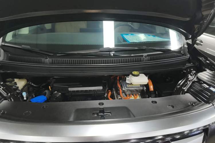 Used Denza D9 2024 DM-i 980 Four-Wheel Drive Flagship Model Engine Bay