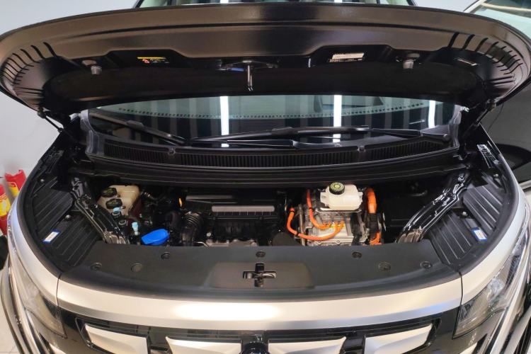 Used Denza D9 2024 DM-i 980 Four-Wheel Drive Flagship Model Engine Bay