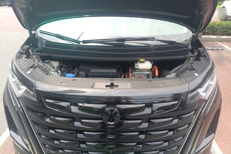 Used Denza D9 2024 DM-i 980 Four-Wheel Drive Flagship Model Engine Bay