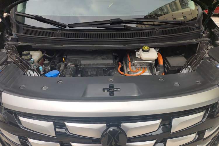 Used Denza D9 2024 DM-i 980 Four-Wheel Drive Flagship Model Engine Bay