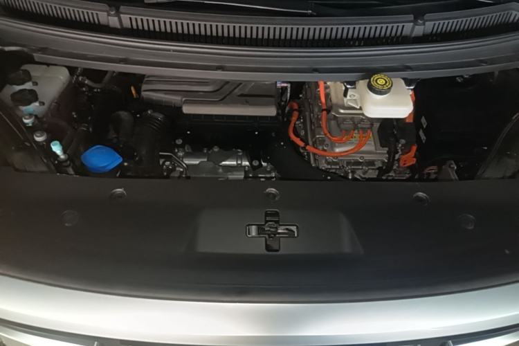 Used Denza D9 2024 DM-i 980 Four-Wheel Drive Prestige Model Engine Bay