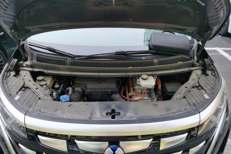 Used Denza D9 2024 DM-i 980 Four-Wheel Drive Prestige Model Engine Bay