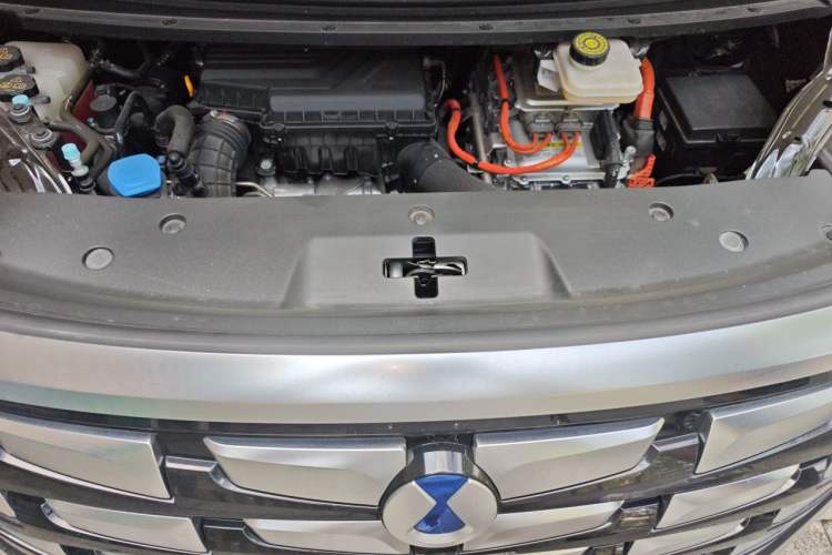 Used Denza D9 2024 DM-i 980 Four-Wheel Drive Prestige Model Engine Bay