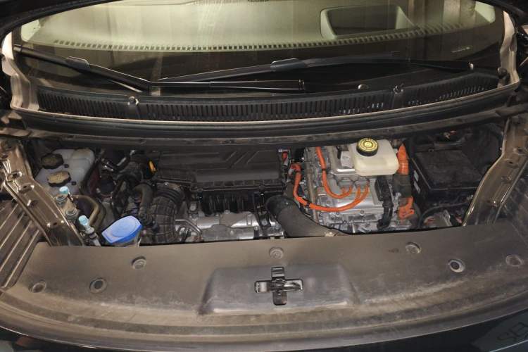 Used Denza D9 2024 DM-i 980 Four-Wheel Drive Prestige Model Engine Bay