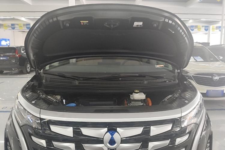 Used Denza D9 2024 DM-i 1050 Luxury Model Engine Bay
