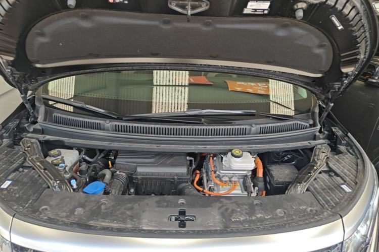 Used Denza D9 2024 DM-i 1050 Luxury Model Engine Bay