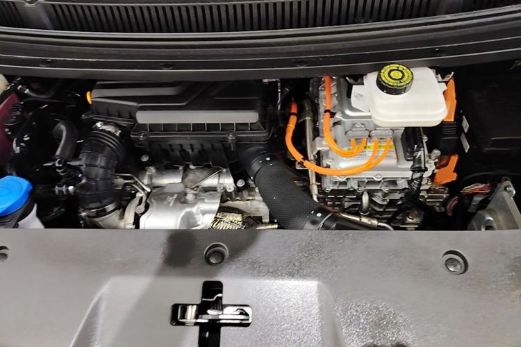 Used Denza D9 2024 DM-i 980 Four-Wheel Drive Prestige Model Engine Bay