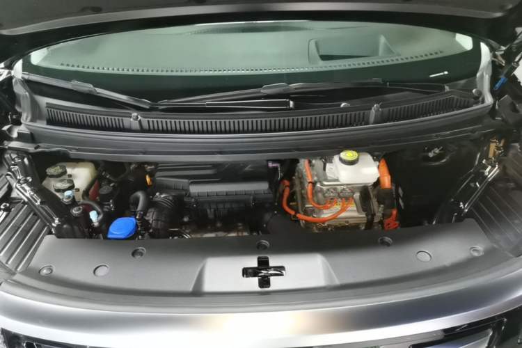 Used Denza D9 2024 DM-i 980 Four-Wheel Drive Prestige Model Engine Bay