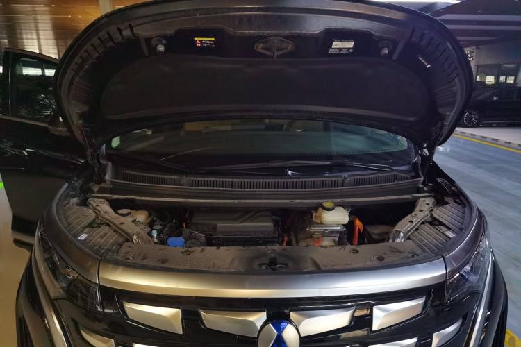 Used Denza D9 2024 DM-i 970 Luxury Model Engine Bay
