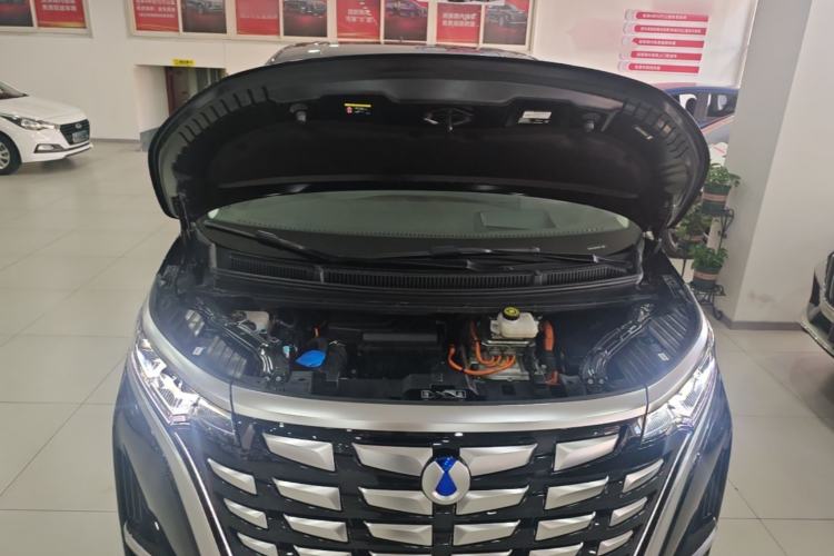 Used Denza D9 2024 DM-i 980 Four-Wheel Drive Prestige Model Engine Bay