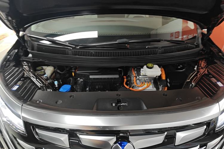Used Denza D9 2024 DM-i 1050 Luxury Model Engine Bay
