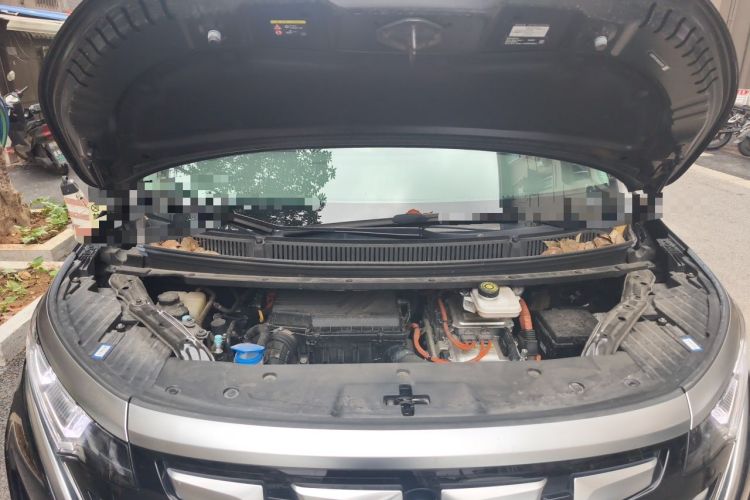 Used Denza D9 2024 DM-i 1050 Luxury Model Engine Bay