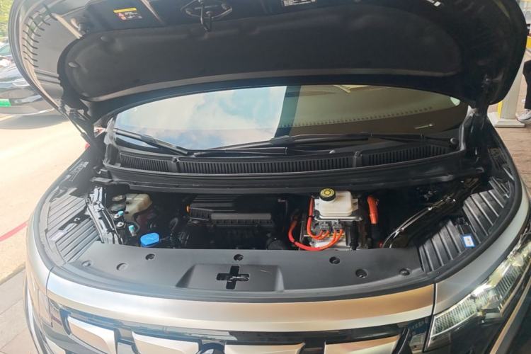 Used Denza D9 2024 DM-i 1050 Luxury Model Engine Bay