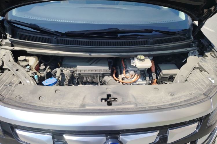 Used Denza D9 2024 DM-i 1050 Luxury Model Engine Bay