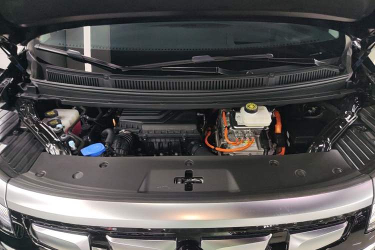 Used Denza D9 2024 DM-i 980 Four-Wheel Drive Prestige Model Engine Bay