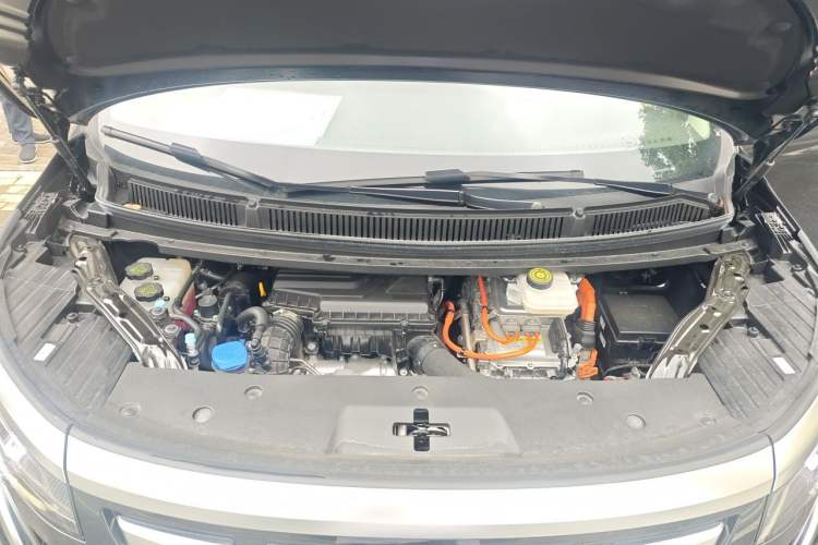Used Denza D9 2024 DM-i 1050 Luxury Model Engine Bay