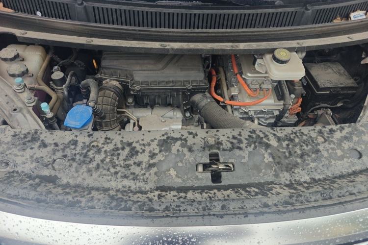 Used Denza D9 2024 DM-i 1050 Luxury Model Engine Bay