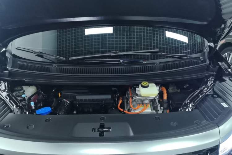 Used Denza D9 2024 DM-i 980 Four-Wheel Drive Prestige Model Engine Bay