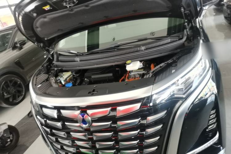 Used Denza D9 2024 DM-i 1050 Luxury Model Engine Bay