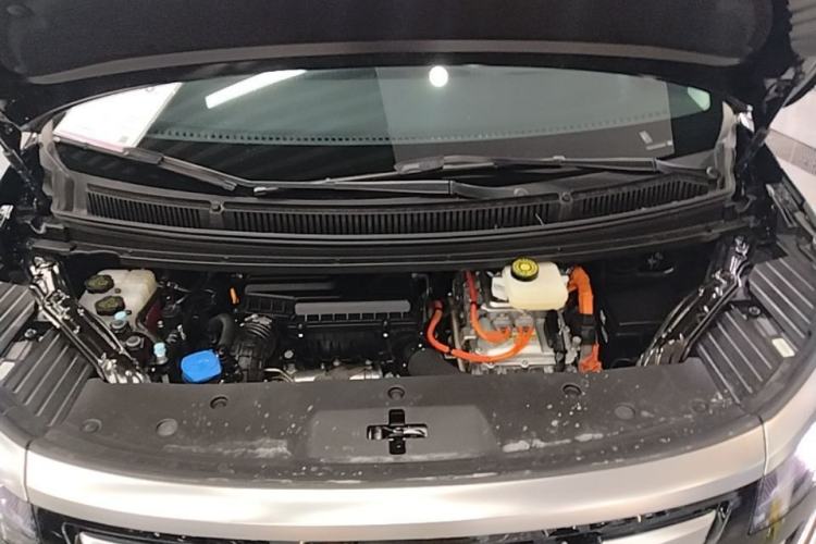 Used Denza D9 2024 DM-i 980 Four-Wheel Drive Prestige Model Engine Bay