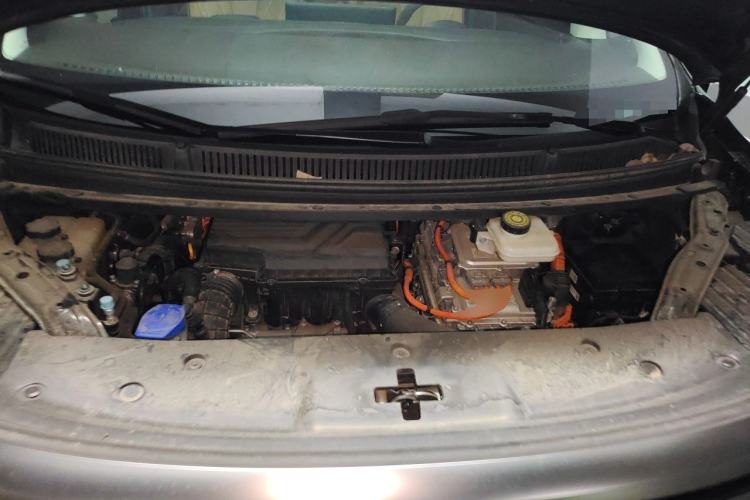 Used Denza D9 2024 DM-i 1050 Luxury Model Engine Bay