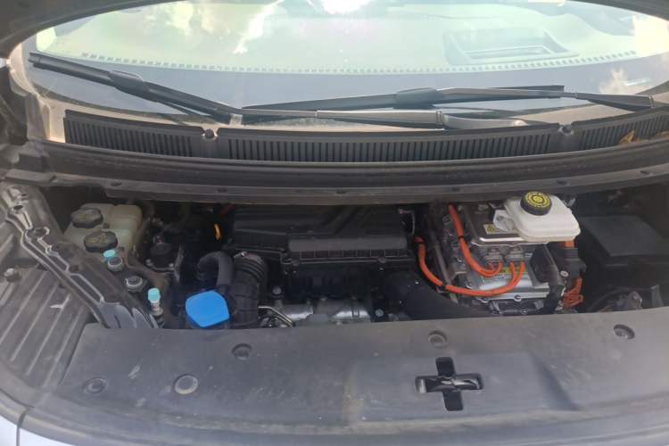 Used Denza D9 2024 DM-i 980 Four-Wheel Drive Flagship Model Engine Bay