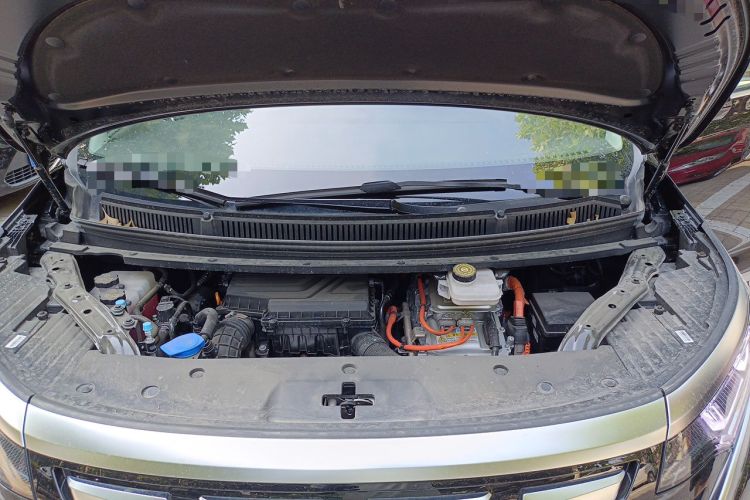 Used Denza D9 2024 DM-i 1050 Luxury Model Engine Bay