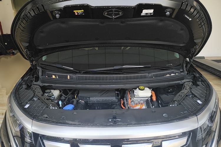 Used Denza D9 2024 DM-i 1050 Luxury Model Engine Bay
