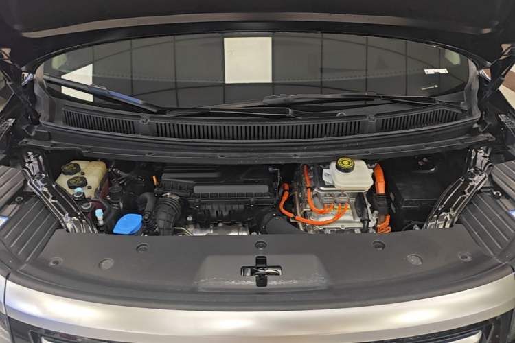 Used Denza D9 2024 DM-i 980 Four-Wheel Drive Prestige Model Engine Bay