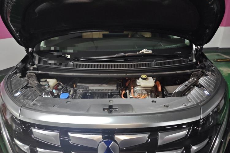 Used Denza D9 2024 DM-i 980 Four-Wheel Drive Prestige Model Engine Bay